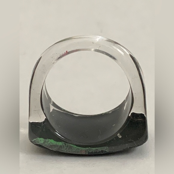 Vintage acrylic heart ring - Picture 10 of 11